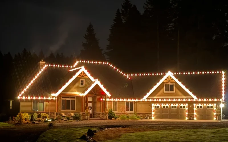 Roofline-christmas-lighting-installation
